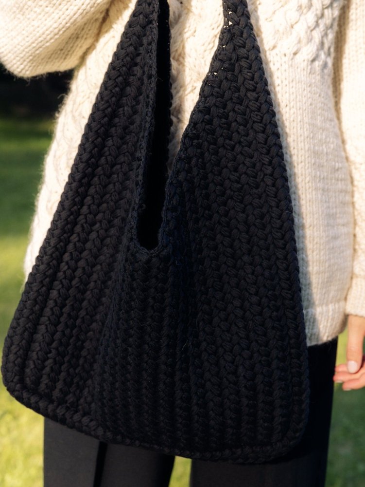 Pintinė: Black Crochet Bag