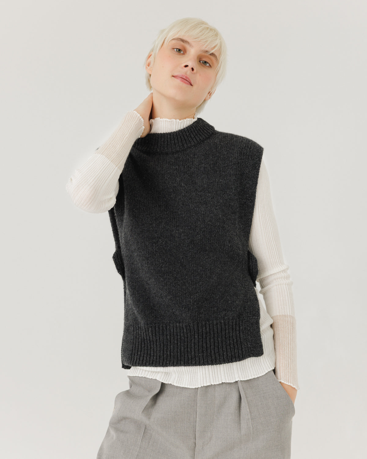 Giria: Charcoal Wool Vest – The Knotty Ones