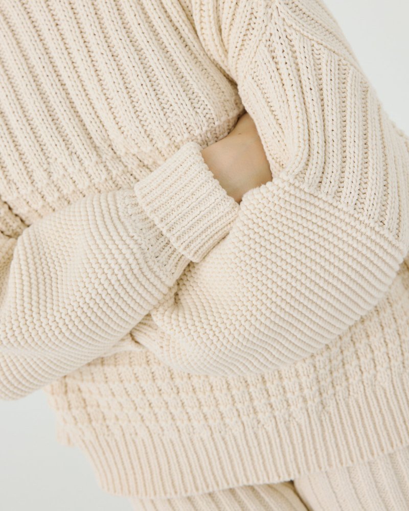 Delčia: Oat Cotton Sweater & Shorts Set