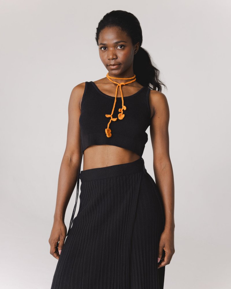 Drebulė: Black Cotton Crop Top