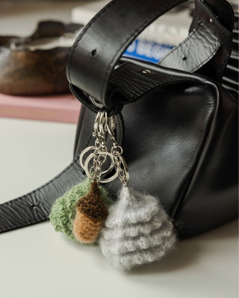Eglutė: Pebble Grey Charm