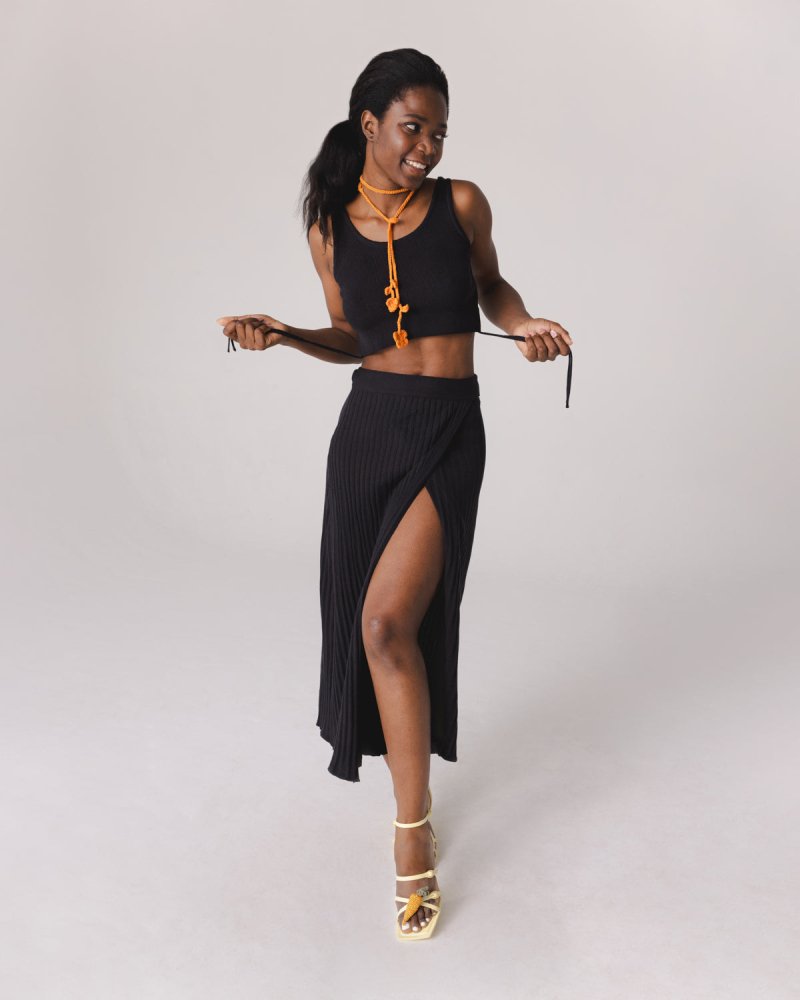 Šatrija Set: Black Cotton Wrap Skirt & Drebulė Crop Top