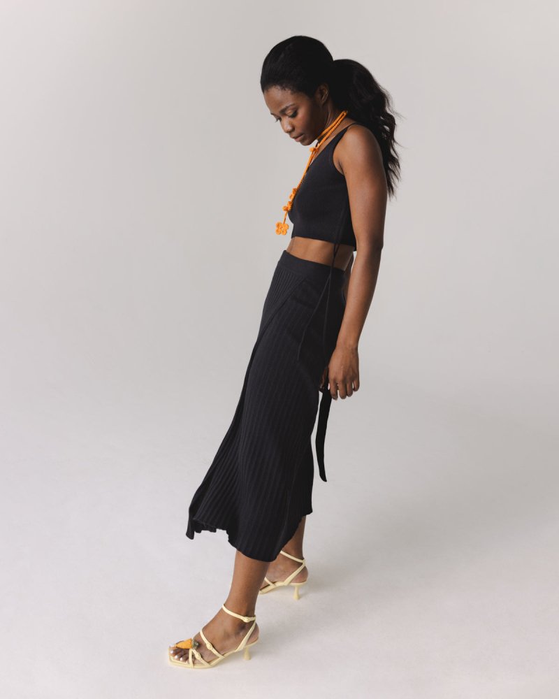 Šatrija Set: Black Cotton Wrap Skirt & Drebulė Crop Top