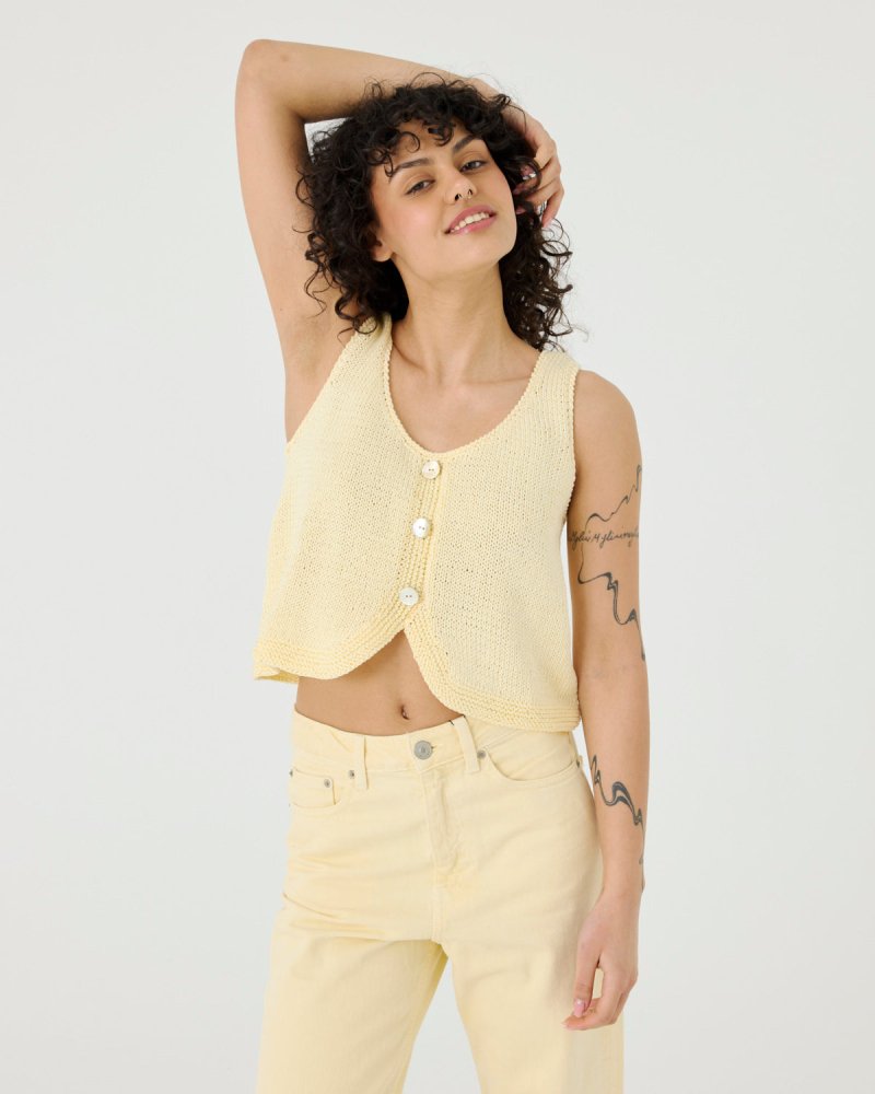 Vėdrynas: Butter Yellow Cotton Top