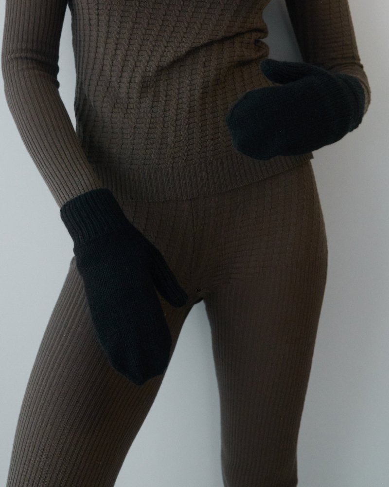 Vilna: Black Alpaca Wool Mittens & Neckwarmer Set